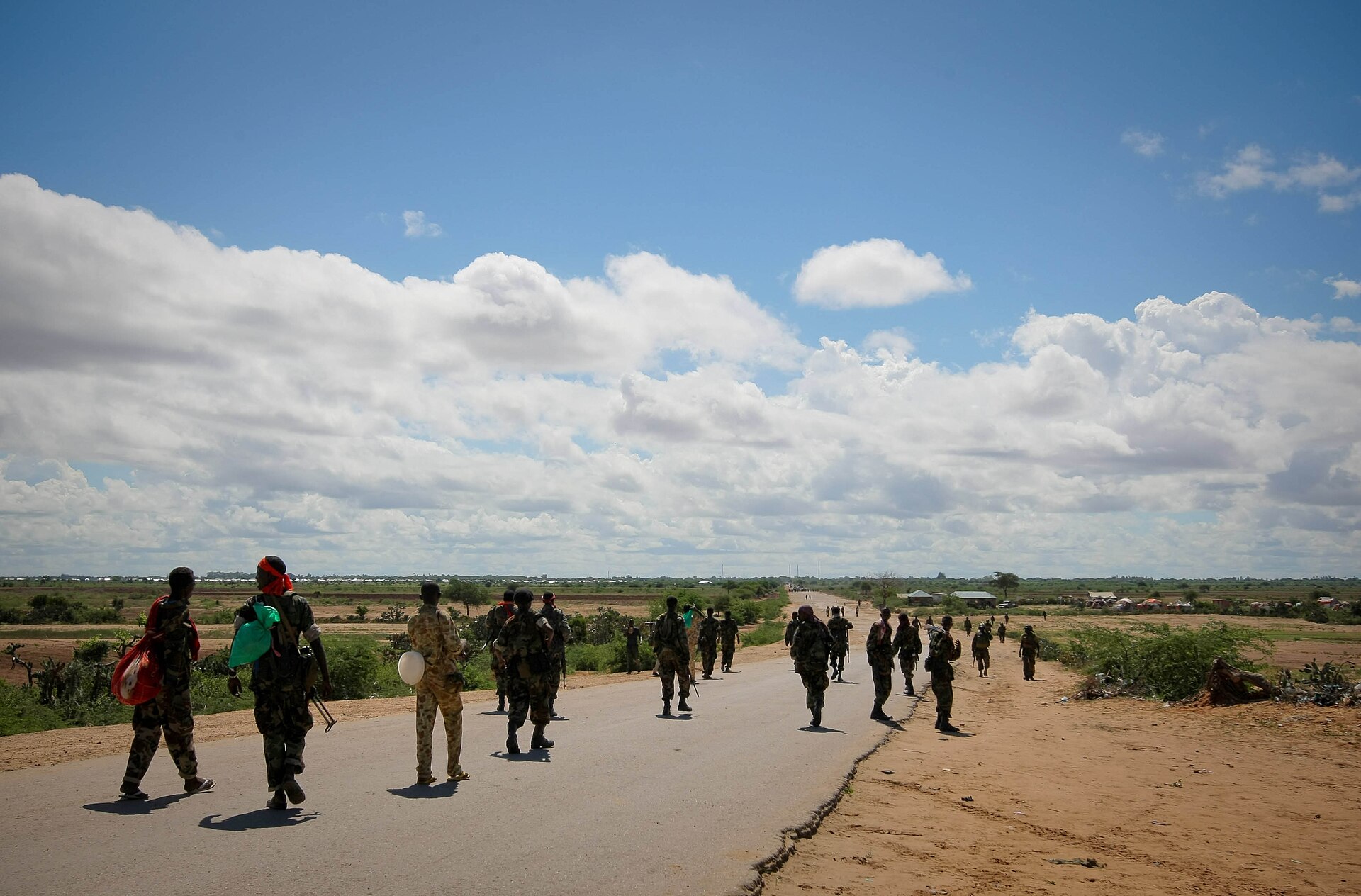 Somalia explained: Somali National Army soldiers on the road outside Afgoye