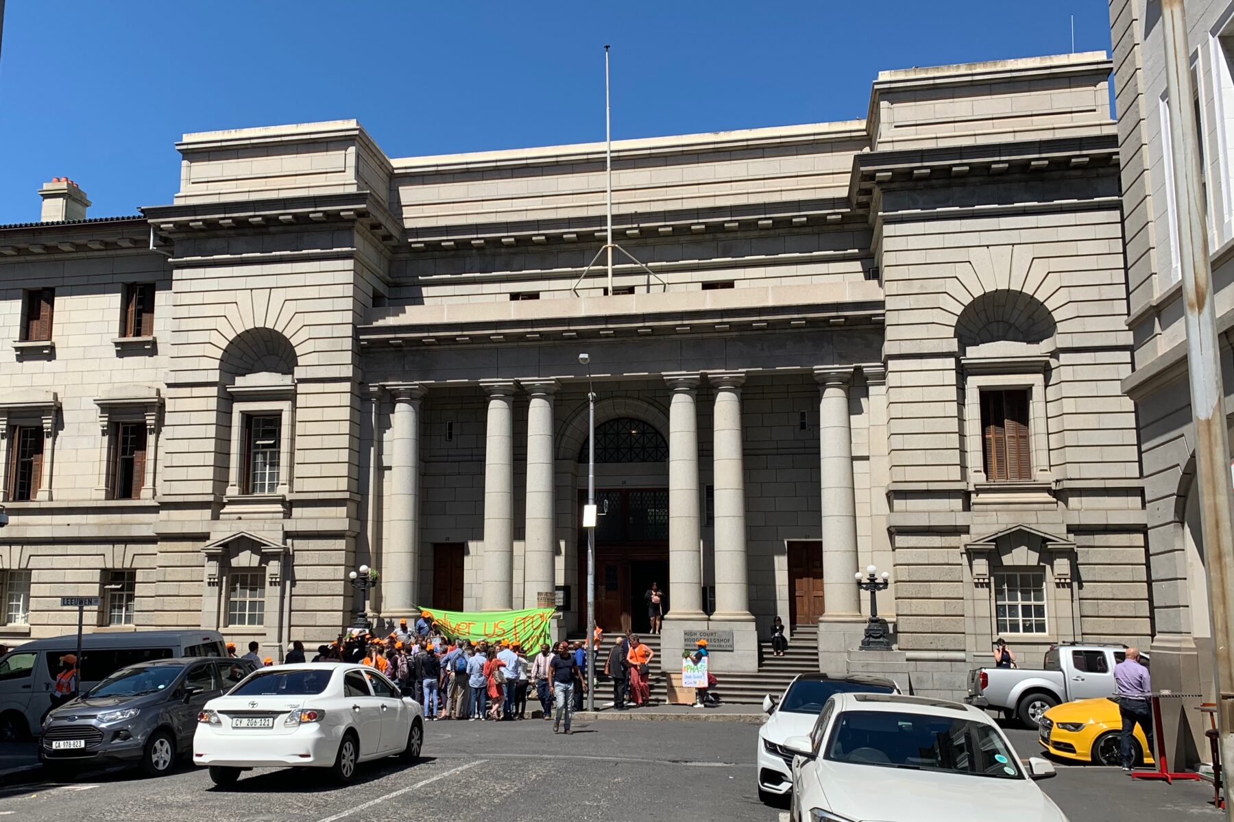 Western Cape High Court main entrance, Keerom Street, Cape Town (Htonl, CC BY-SA 4.0, via Wikimedia Commons)