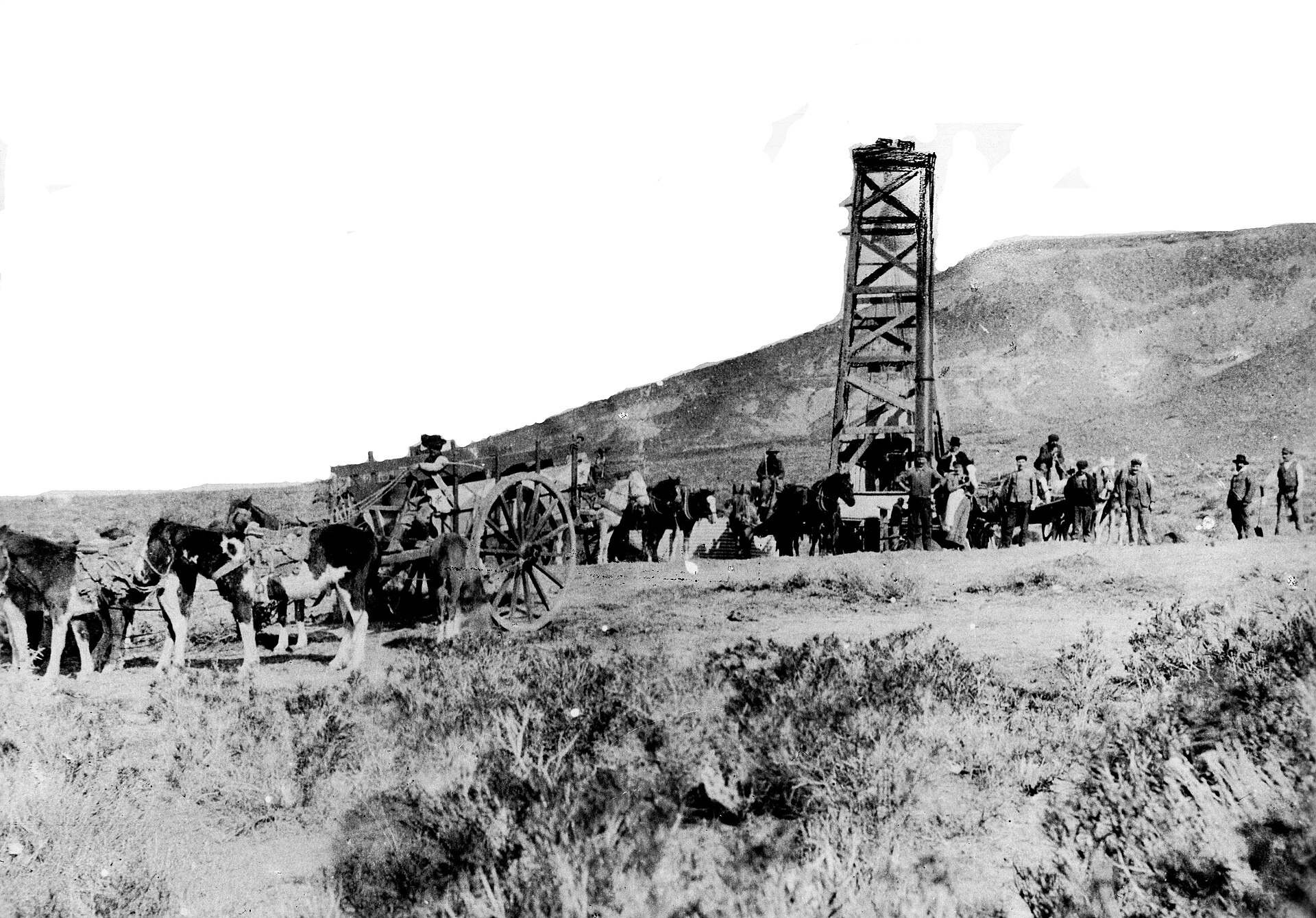 Argentina RIGI: historic oil derrick at Comodoro Rivadavia in the Golfo San Jorge basin