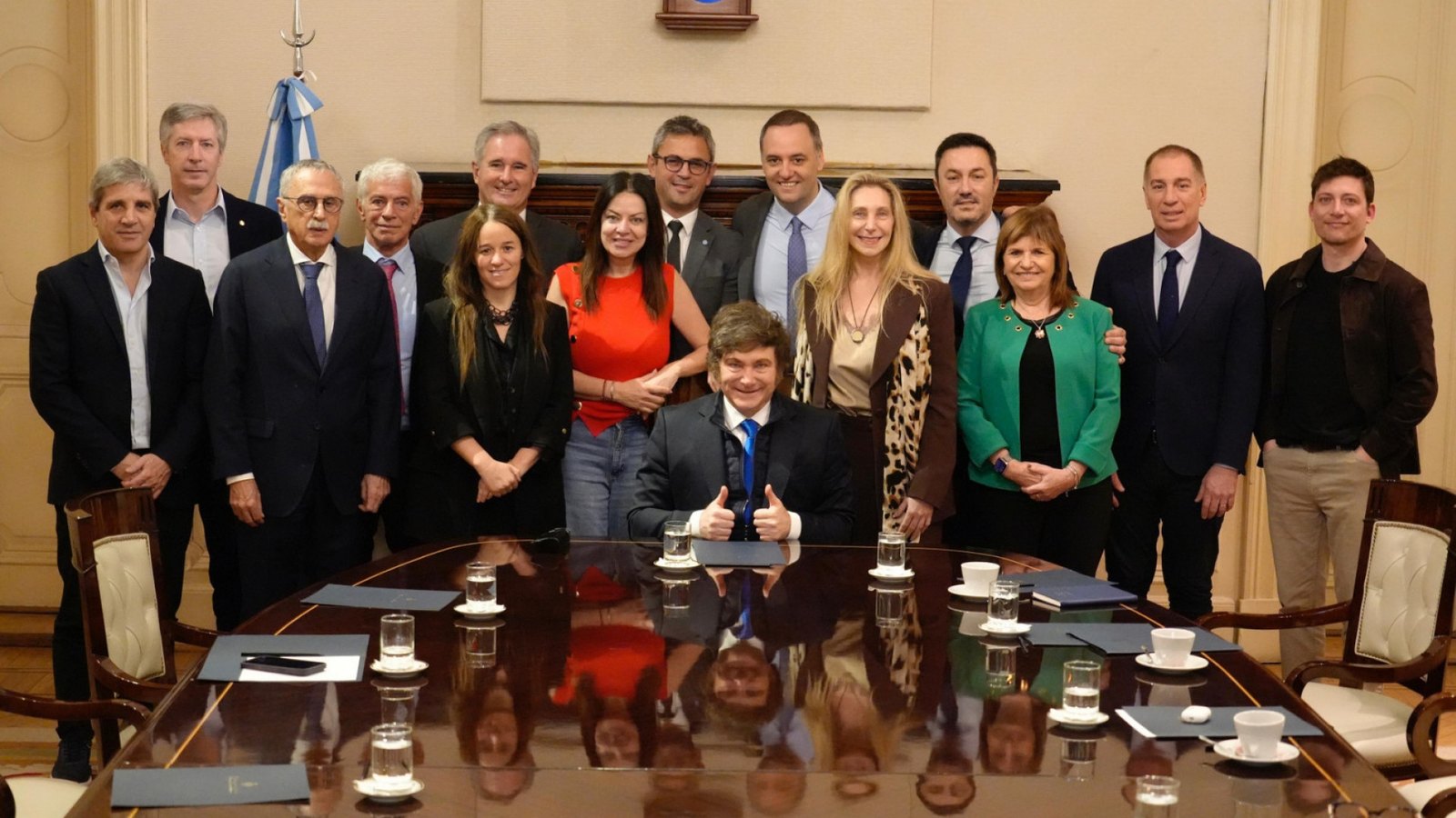 Javier Milei with his reshuffled cabinet at the Casa Rosada on 3 November 2025