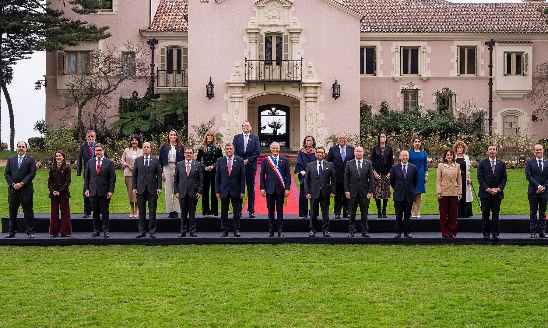 President José Antonio Kast with his cabinet in the official group photograph taken before the June 2026 state of the nation address