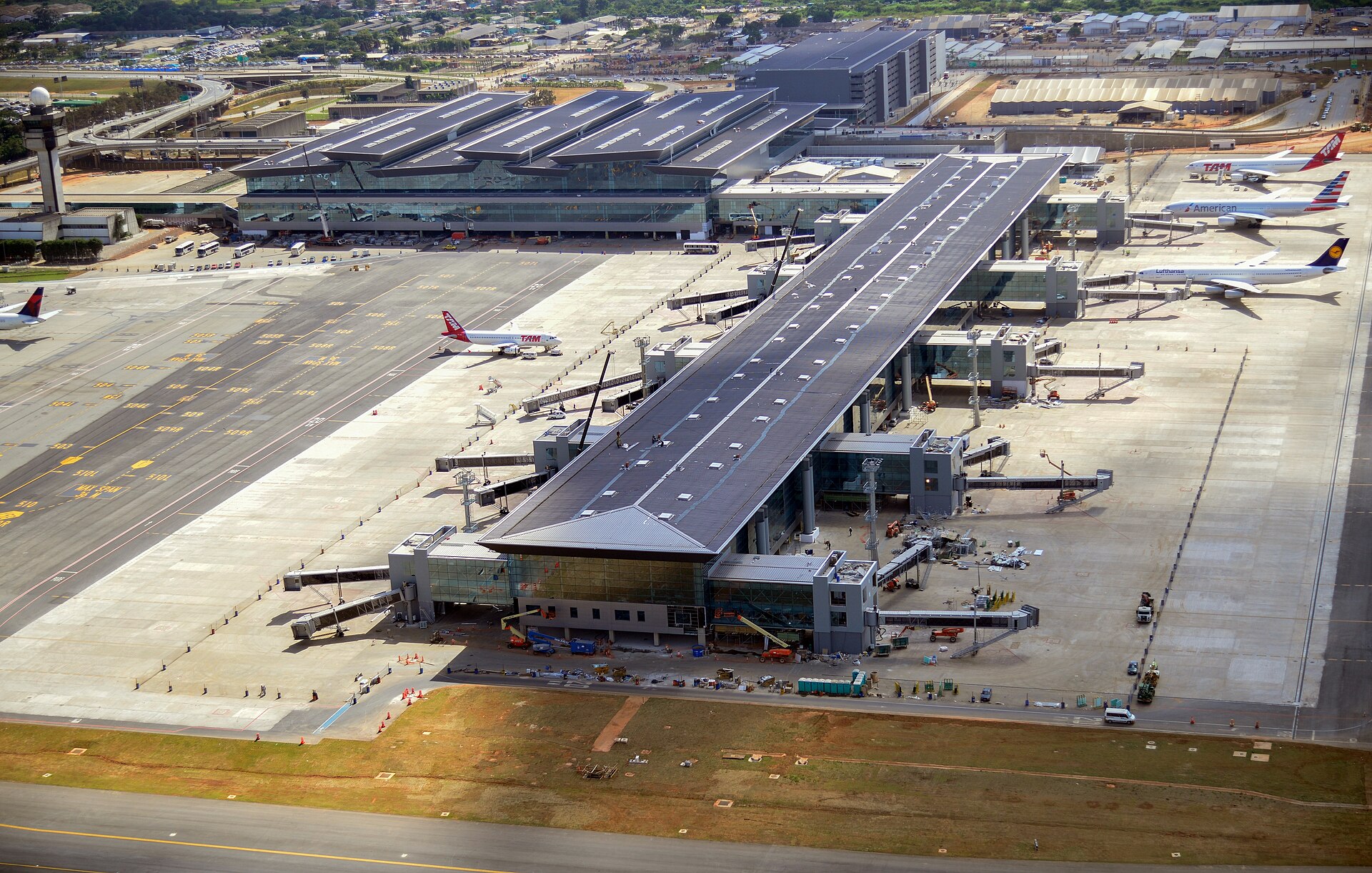 Aerial view of Terminal 3 and the apron at São Paulo Guarulhos International Airport