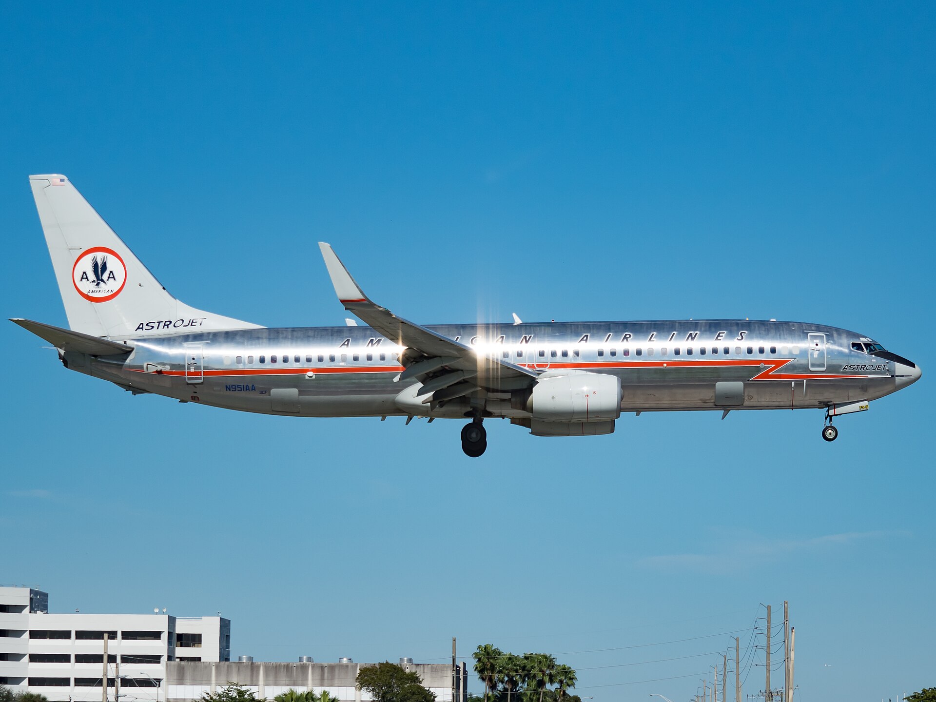 An American Airlines Boeing 737 in retro livery on approach to Miami International Airport