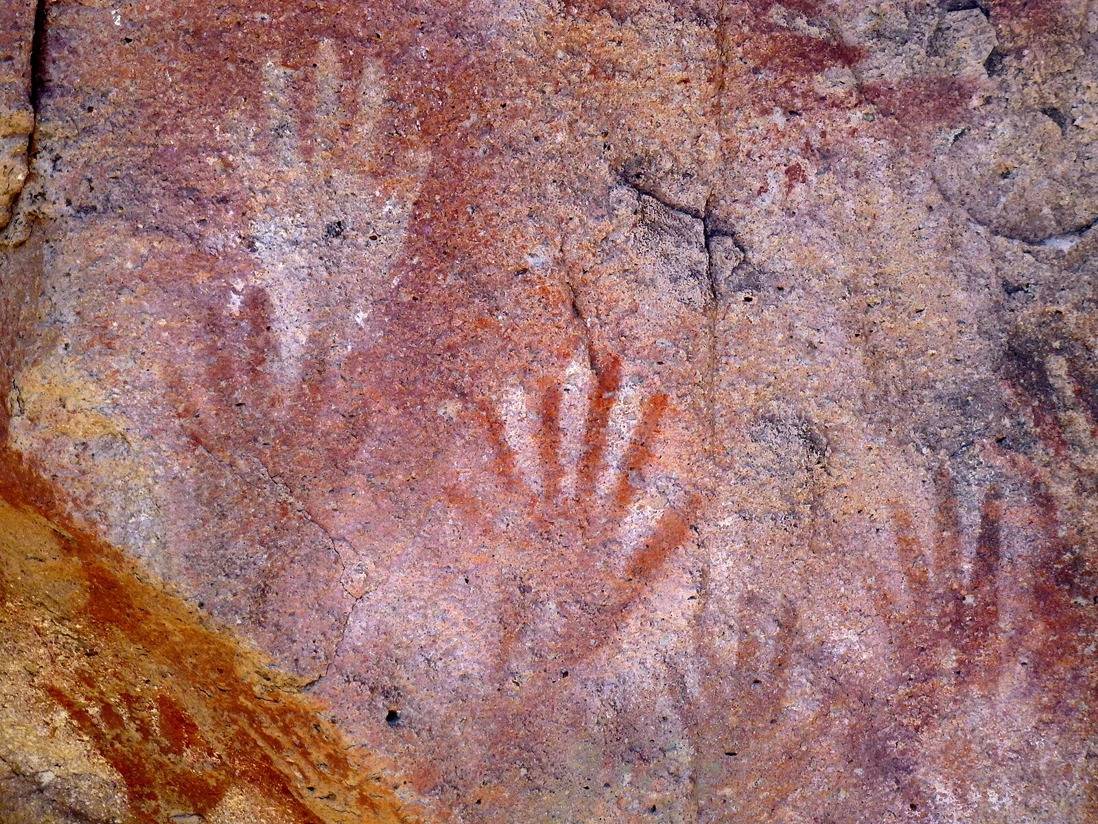 Argentina history begins with stencilled hands at the Cueva de las Manos in Santa Cruz
