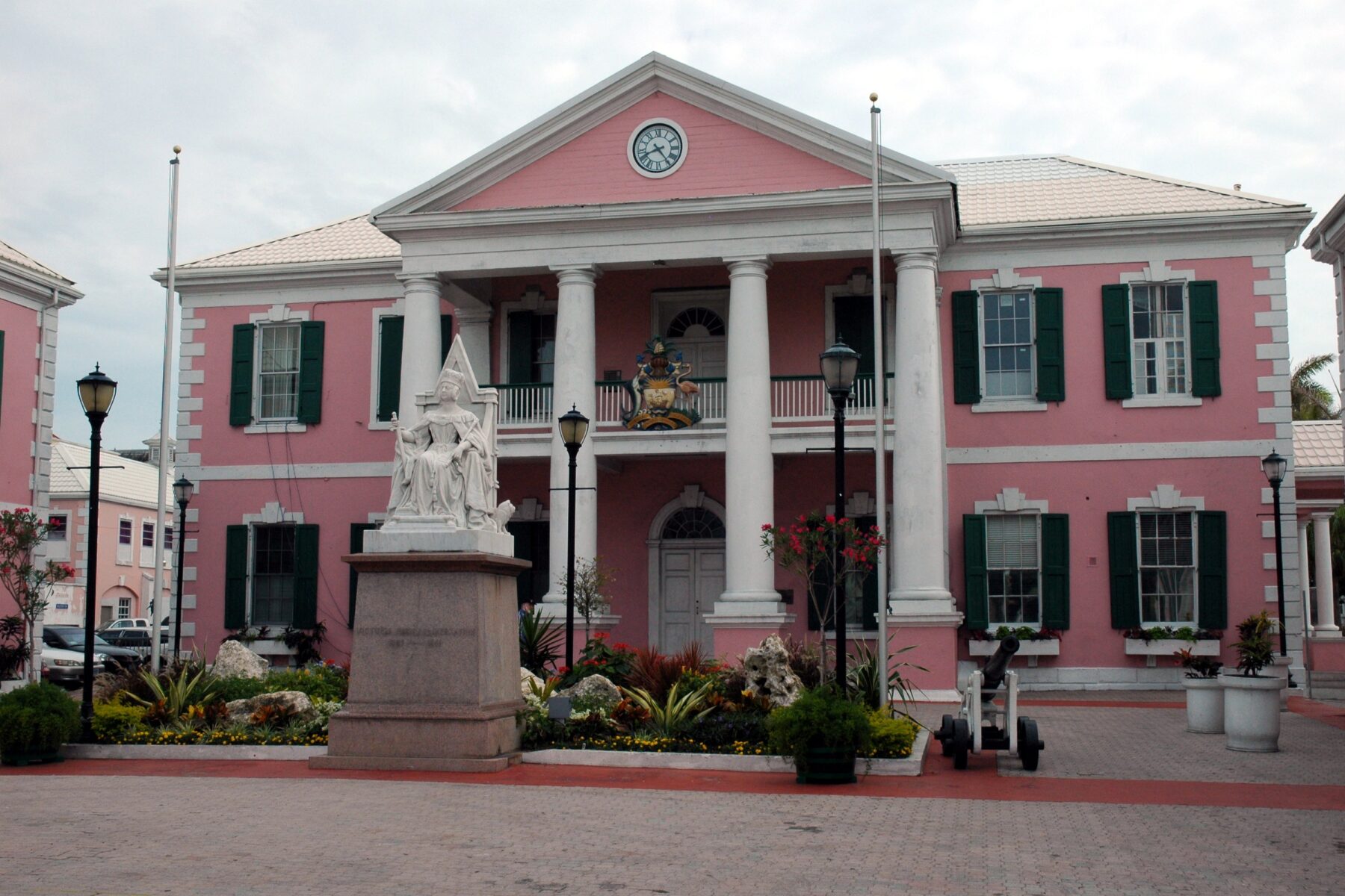 Pink colonial government building and statue of Queen Victoria in Parliament Square, Nassau, The Bahamas