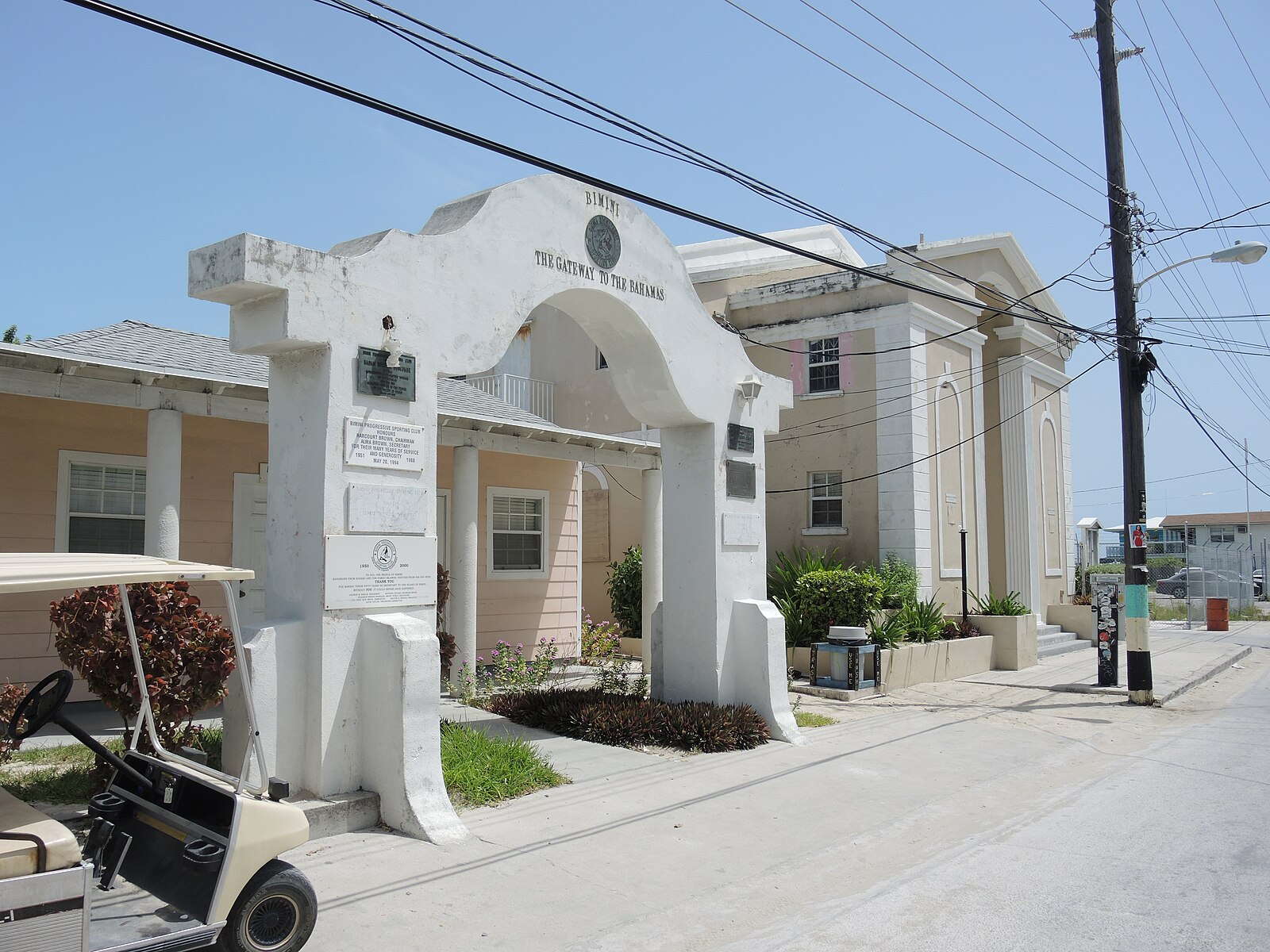 Bahamas neighbourhood: the Gateway to the Bahamas arch in Alice Town, Bimini