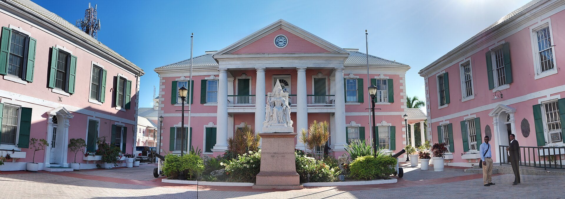 Parliament Square in Nassau with the statue of Queen Victoria in front of the pink parliamentary buildings