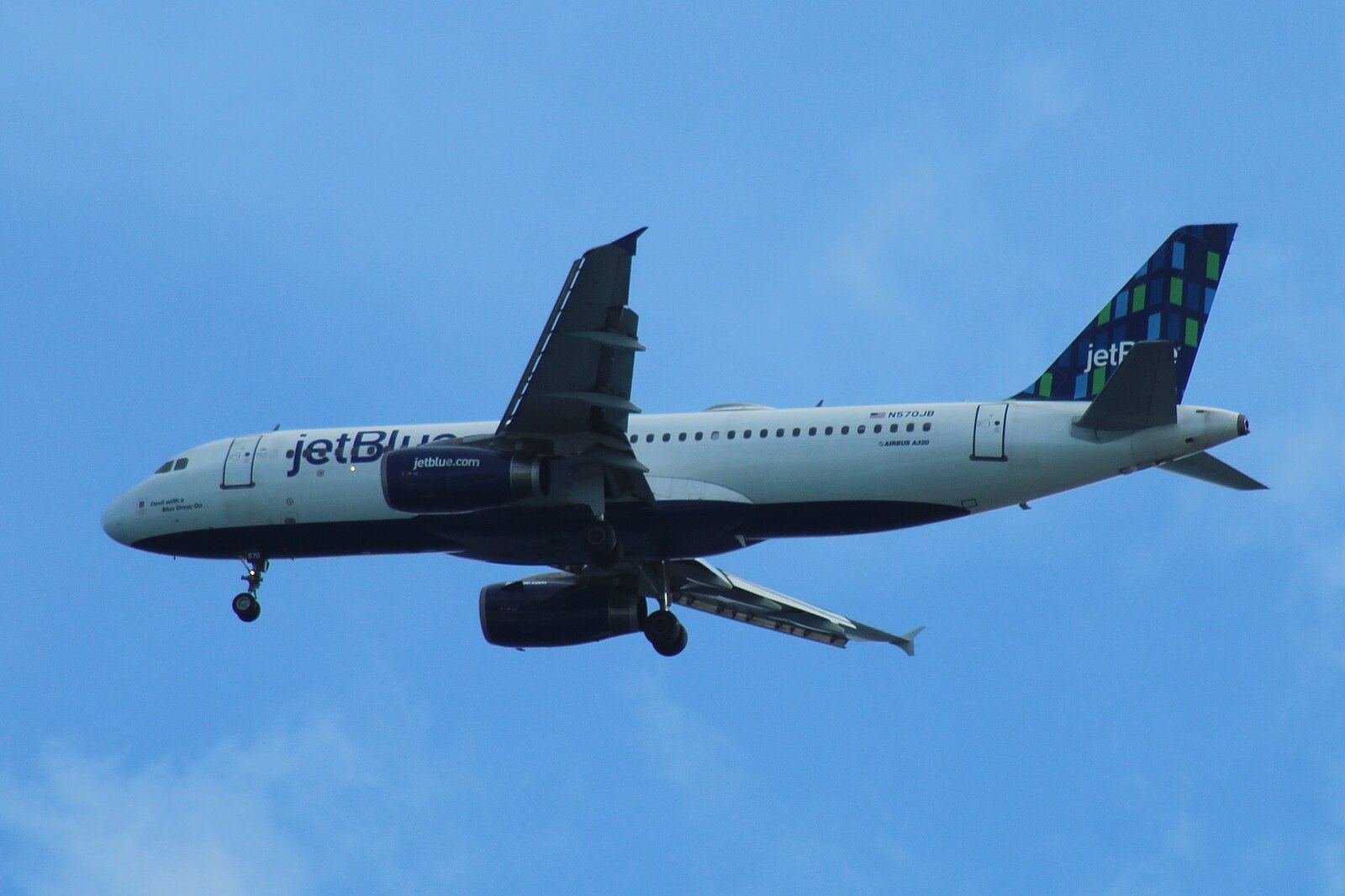 A JetBlue Airbus A320 on approach to Grantley Adams International Airport, Barbados