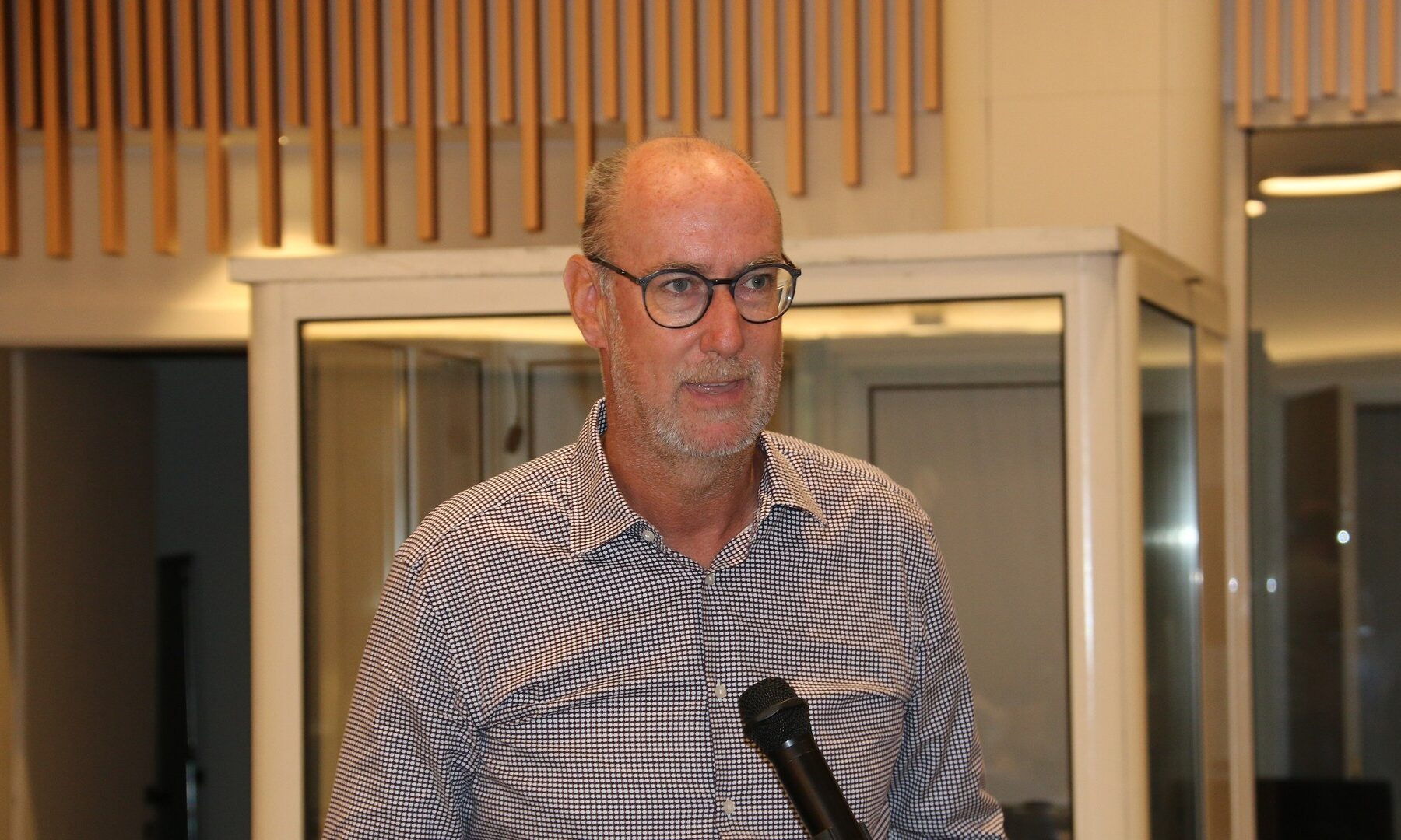 Gilles Baum of Luxembourg speaking at a microphone