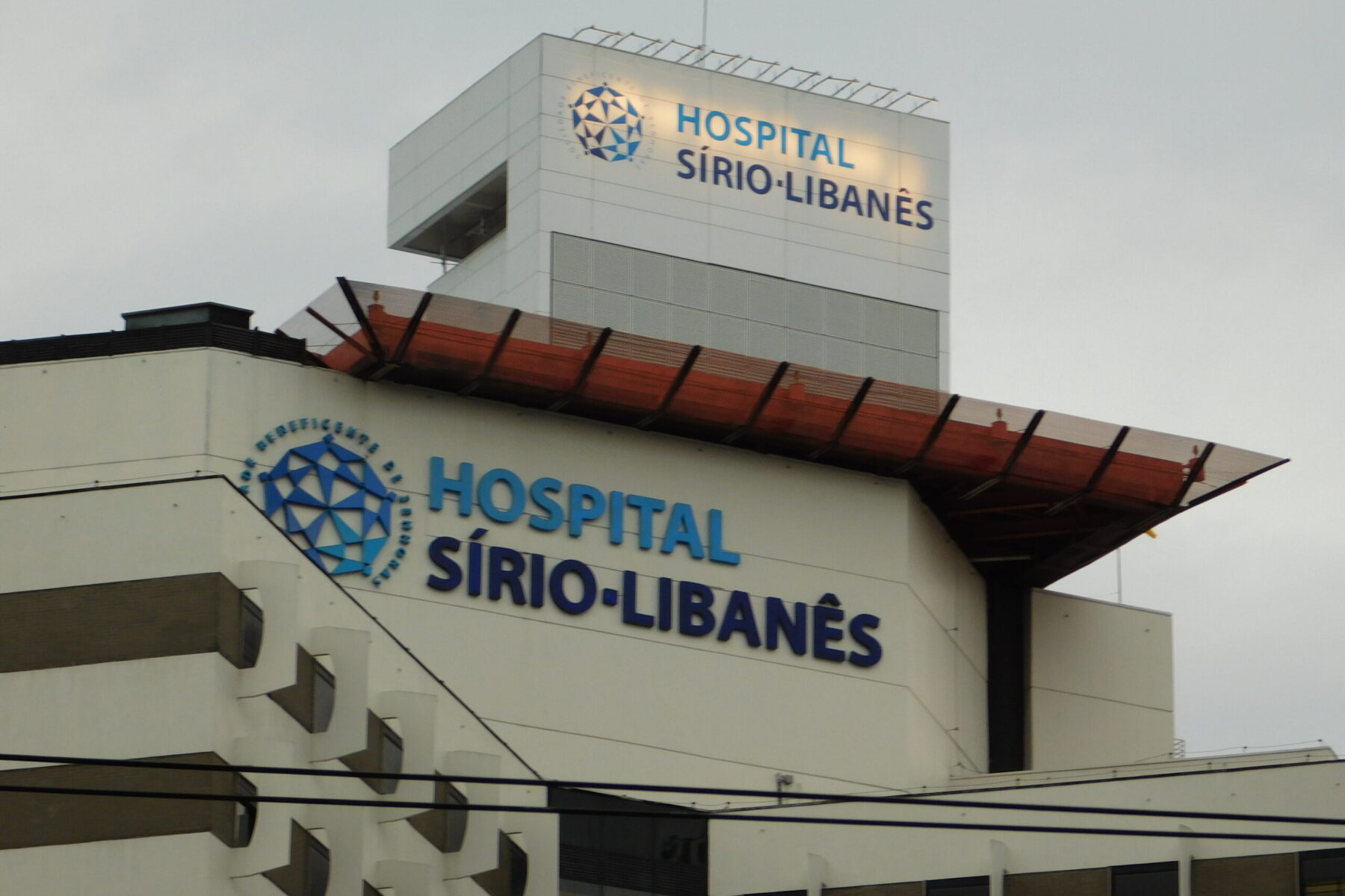 Hospital Sírio-Libanês building with its name on the facade in São Paulo, Brazil