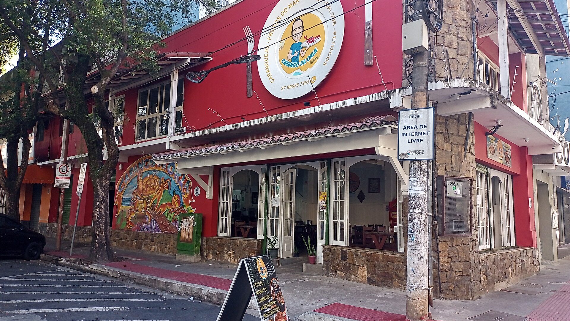 A red neighborhood bar and seafood restaurant on a street corner in the centre of Vitória, Espírito Santo, Brazil