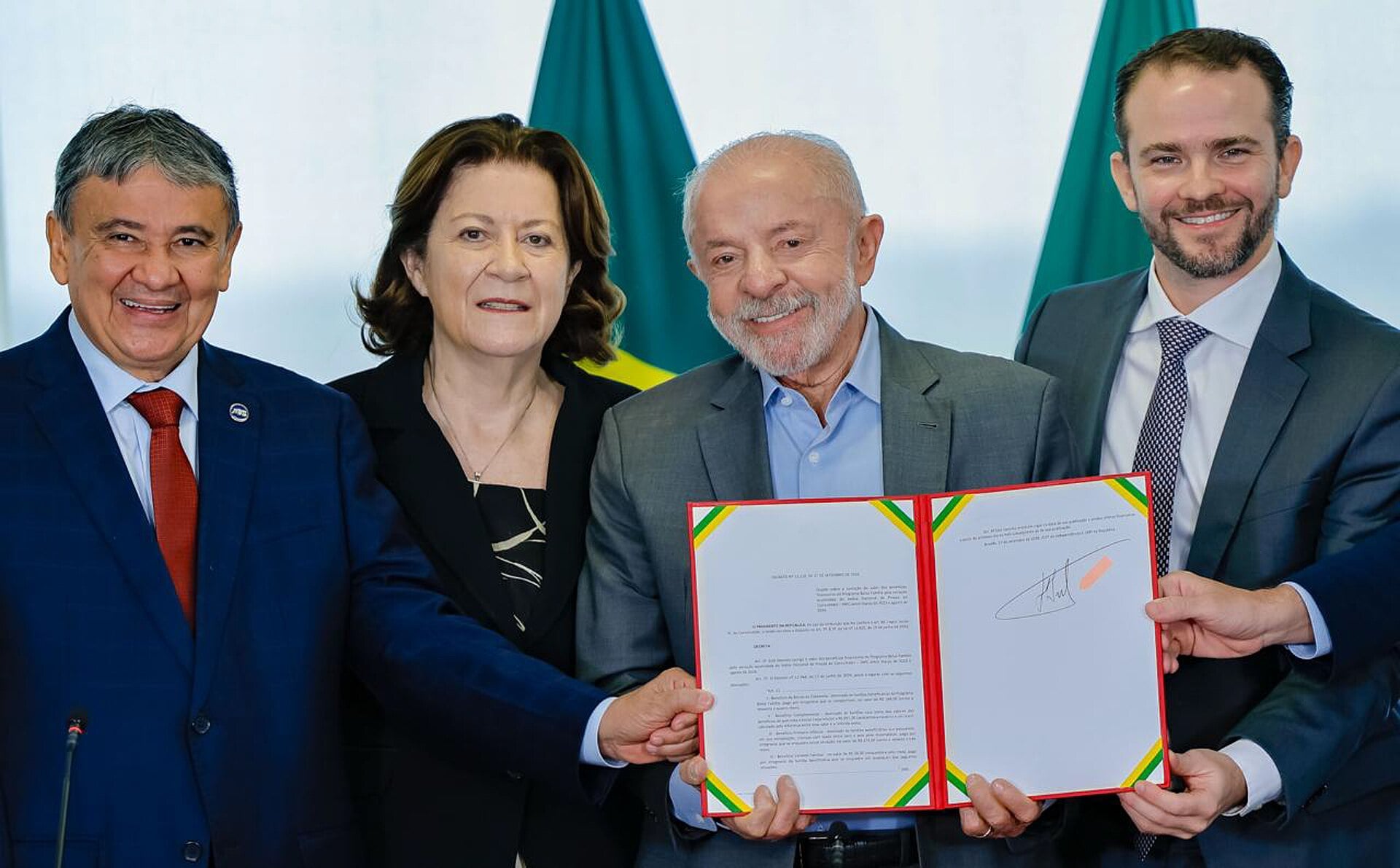 President Lula holds a signed decree updating Bolsa Família benefits with ministers at the Planalto Palace in Brasília, Brazil