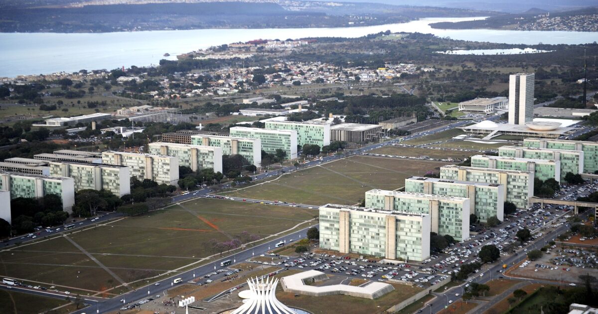 Aerial view of the Esplanada dos Ministérios in Brasília with government ministry buildings, the Metropolitan Cathedral and the National Congress towers