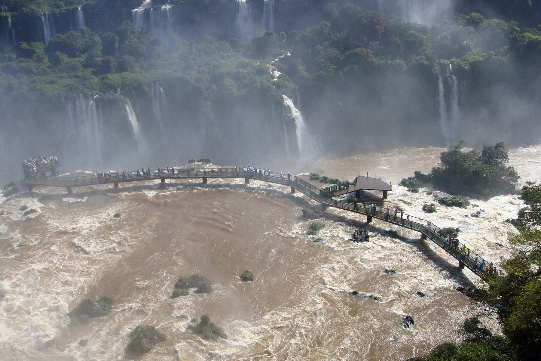 Walkway and lookout platforms over the Devil's Throat on the Brazilian side of Iguaçu Falls