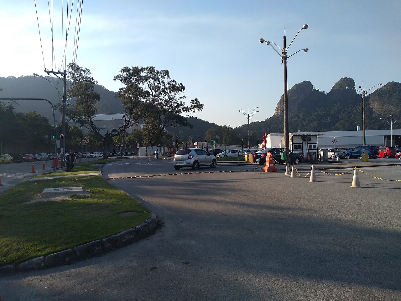 Entrance road and car park of the Estúdios Globo television complex in Rio de Janeiro, with forested hills behind