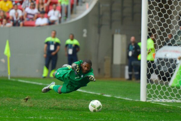 A goalkeeper dives for the ball during the Olympic men's football match between Argentina and Honduras in Brasília, August 2016