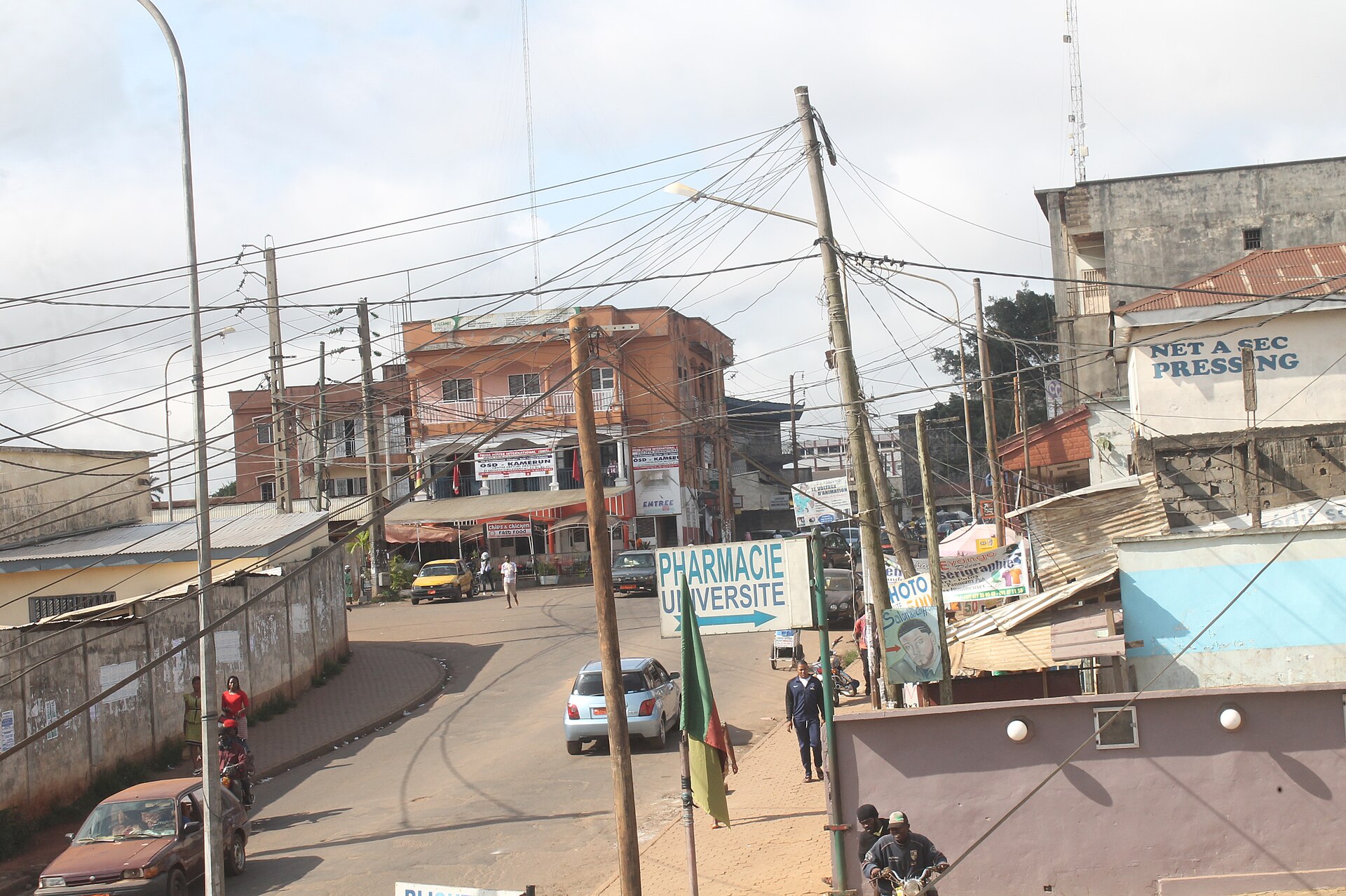 Crossroads with shops in the Ngoa-Ekellé district of Yaoundé, Cameroon