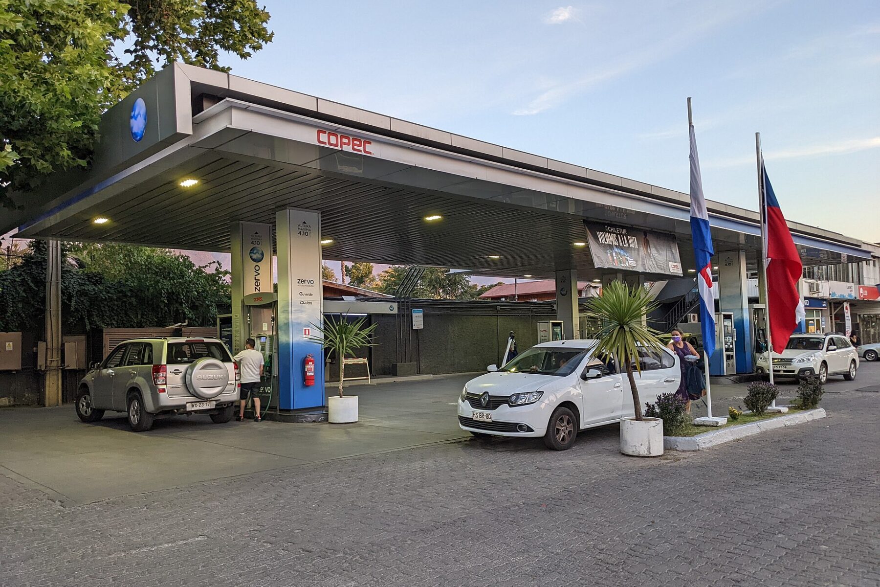 A Chilean fuel station with cars at the pumps in La Reina, Santiago