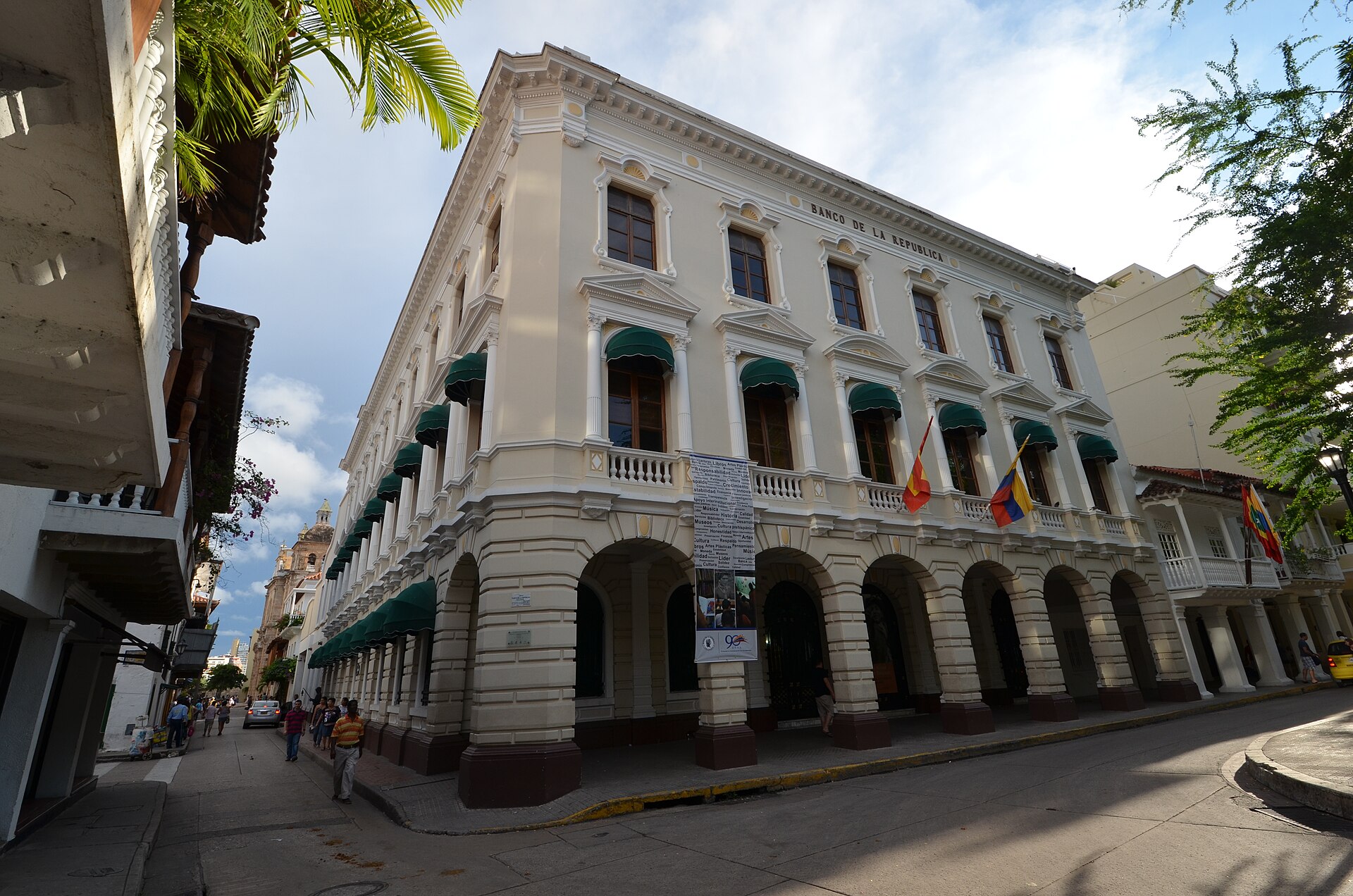 The Banco de la Republica building in Cartagena, Colombia, with the bank's name carved above the arched colonnade