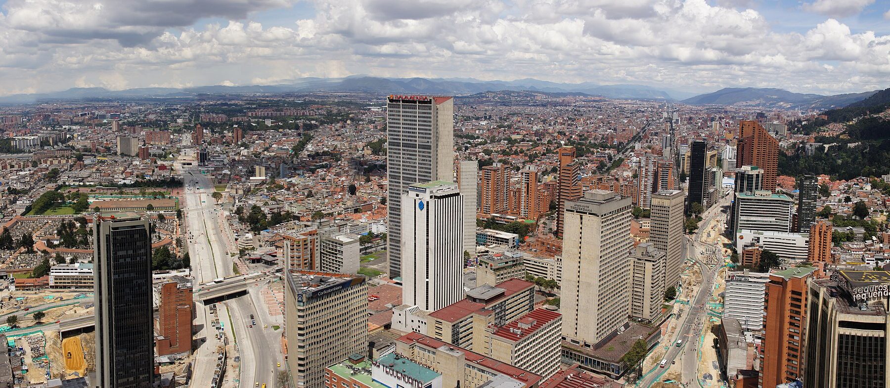 Panoramic view over Bogotá’s financial centre with the Davivienda tower and the Corficolombiana building, seen from the Colpatria tower