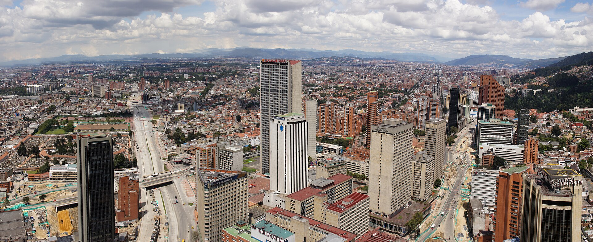 Panoramic view over Bogotá’s financial centre with the Davivienda tower and the Corficolombiana building, seen from the Colpatria tower