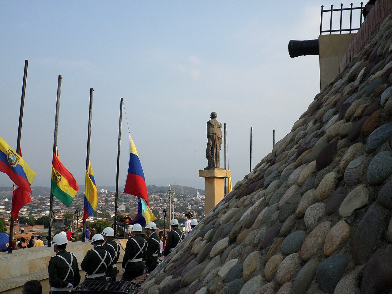 Uniformed guard and flags beside a statue of Simón Bolívar above the Colombian city of Cúcuta