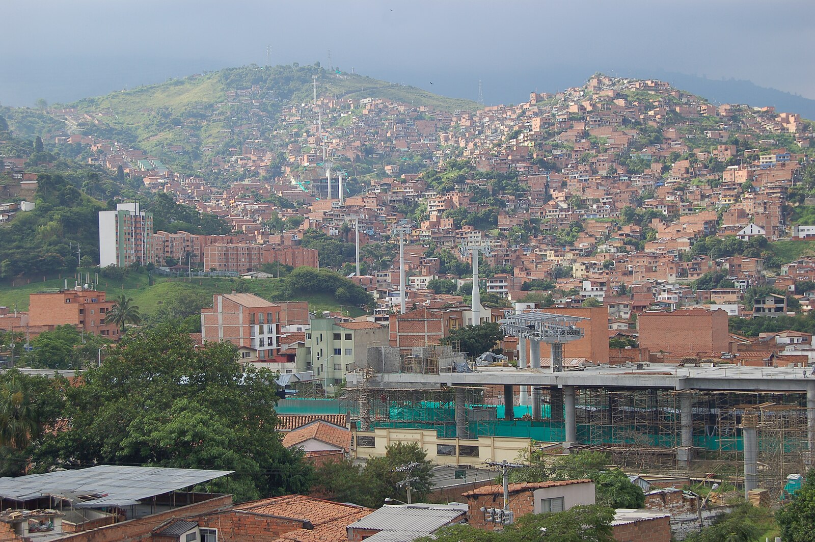 Colombia population: hillside homes in Comuna 13 in Medellin