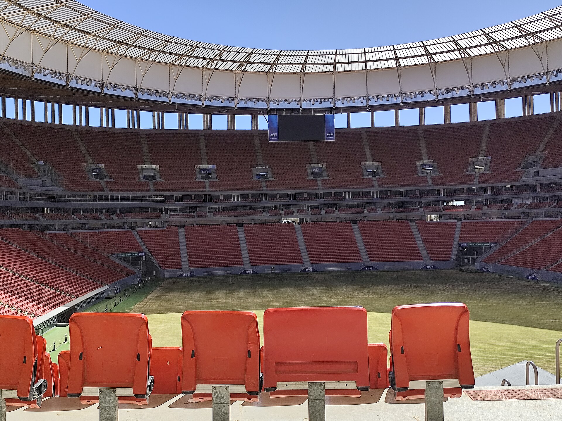 Empty red seats and the roof of the Mané Garrincha stadium in Brasília, venue of the 2026 Copa do Brasil final