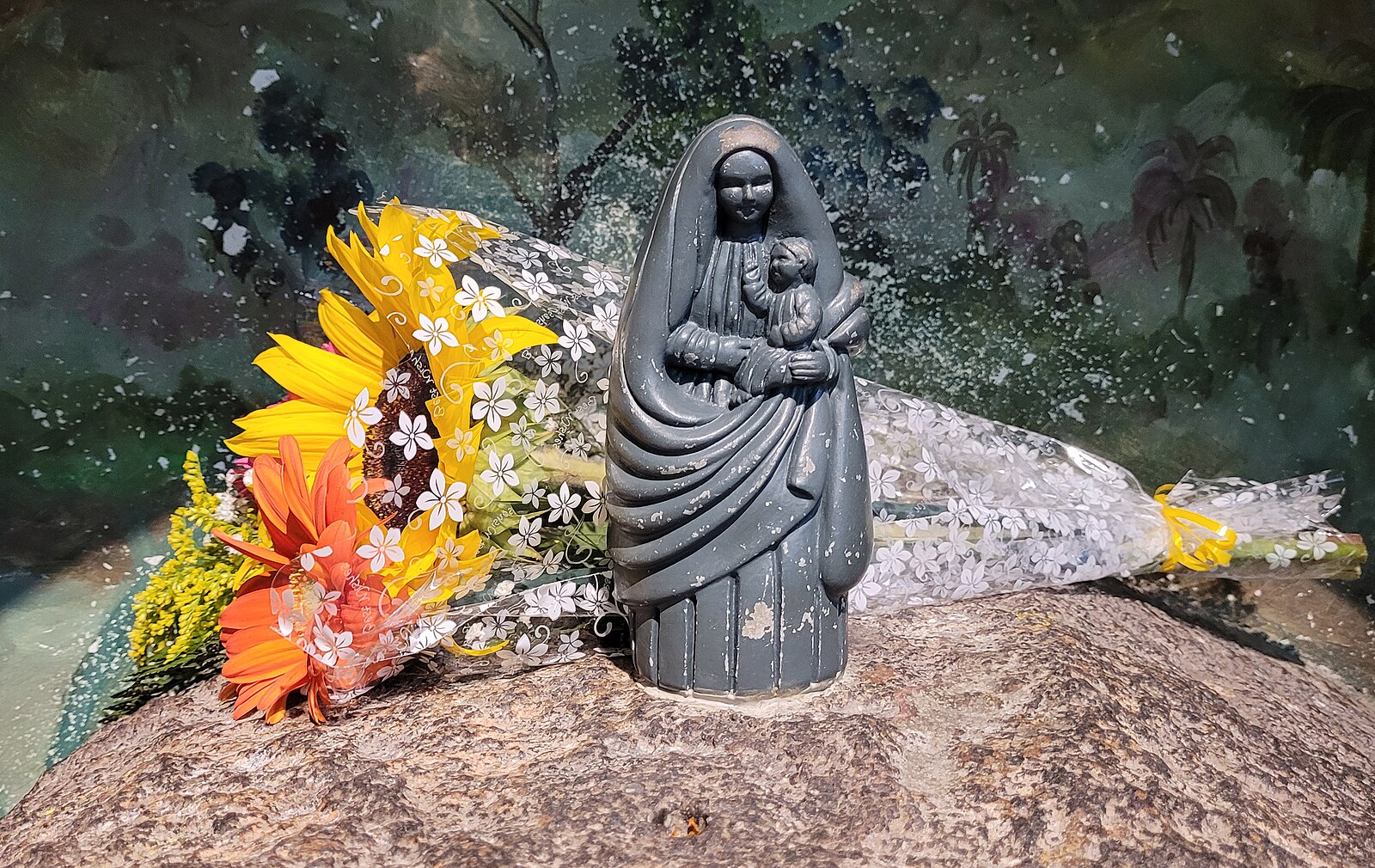 a figure of the Virgin of the Angels with flowers in the basilica in Cartago
