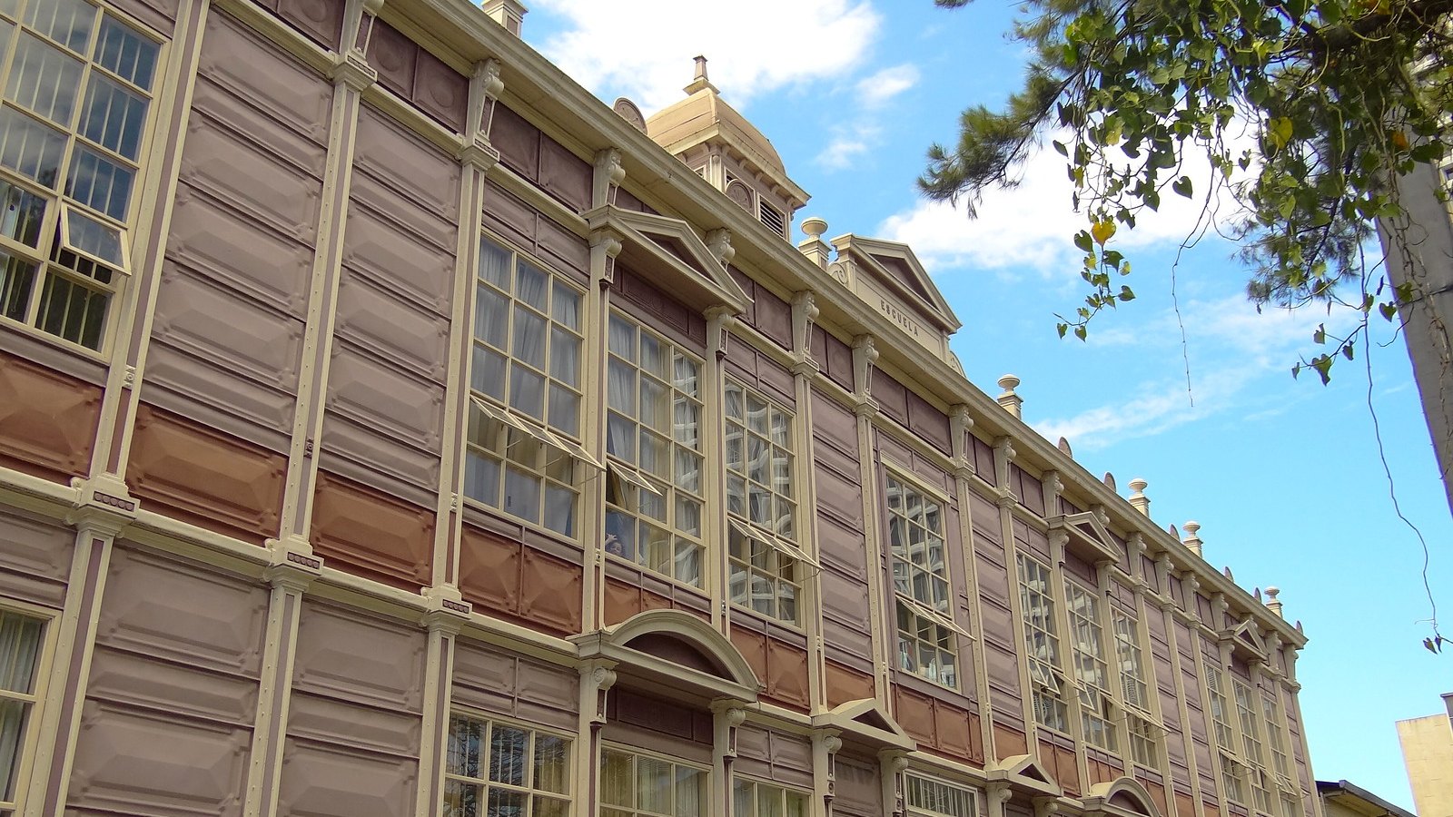 Costa Rica teachers: the Metallic Building in San José, which houses a public primary school