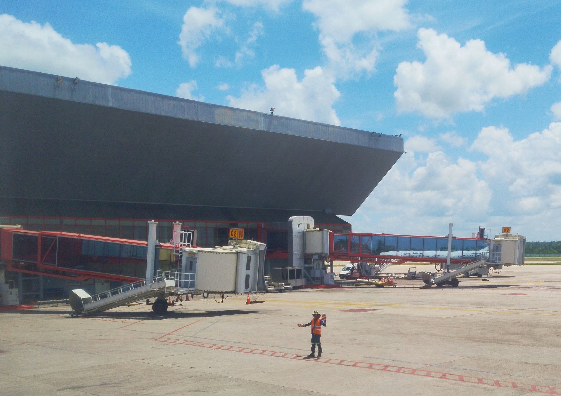 Cuba Cuts Airport Hours, No Jet Fuel Until 1 November