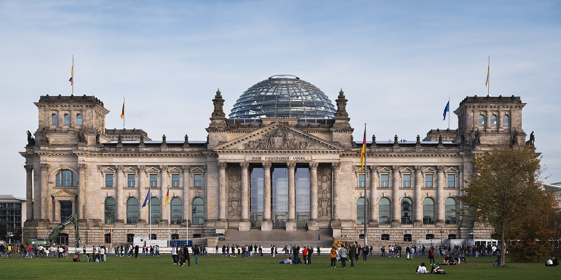 The west facade of the Reichstag building in Berlin with its glass dome and the inscription Dem Deutschen Volke