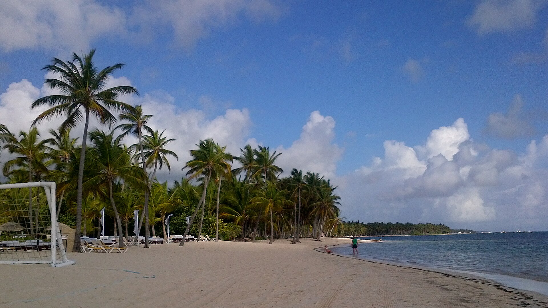 Dominican Republic economy: a palm-lined beach in Punta Cana, the main resort area