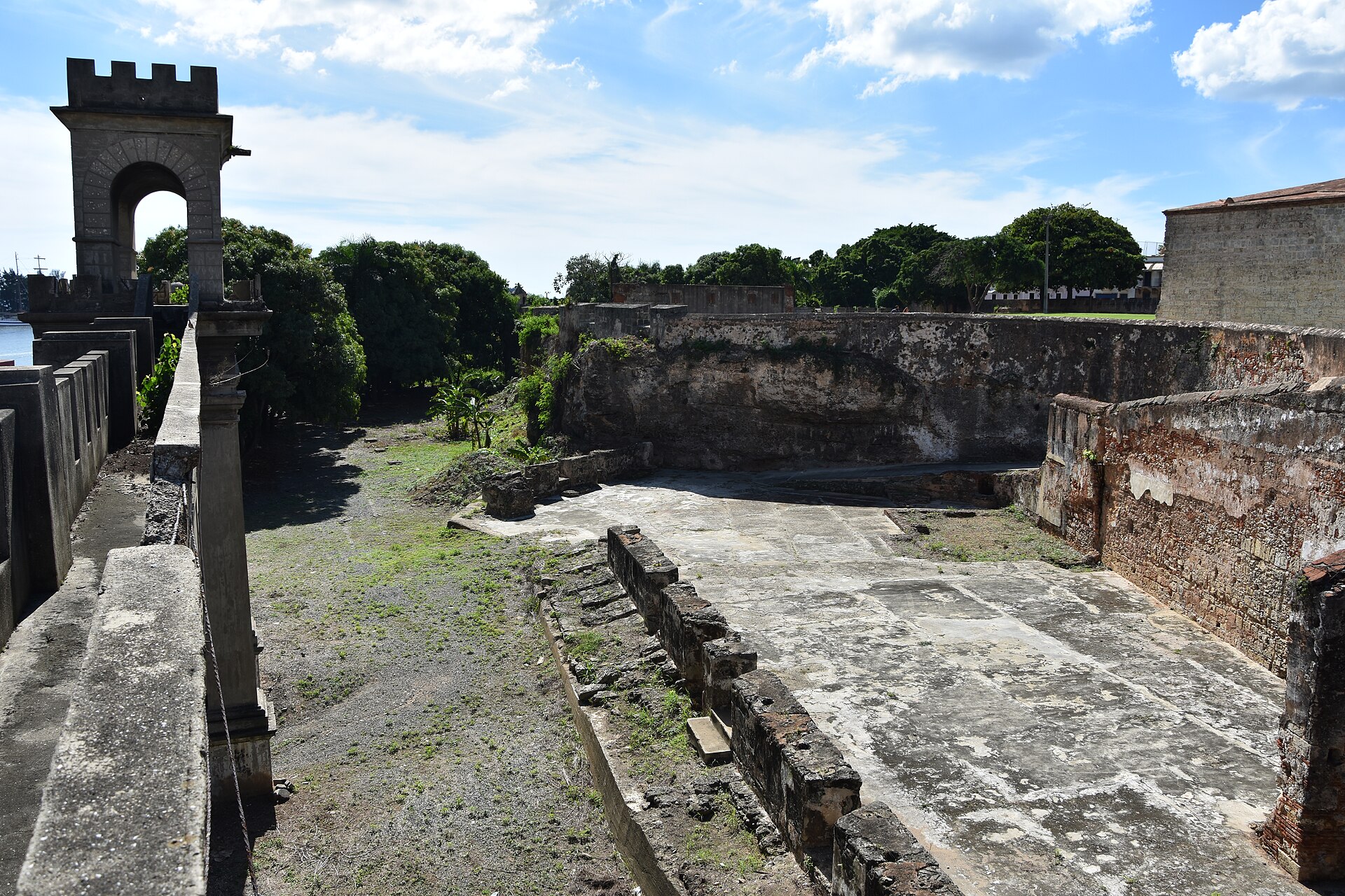 A stone rampart and watchtower of the Fortaleza Ozama above the river in Santo Domingo, Dominican Republic