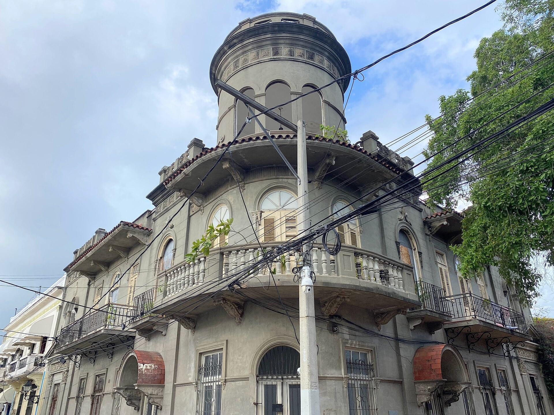 A corner building with a round tower in the Ciudad Colonial of Santo Domingo