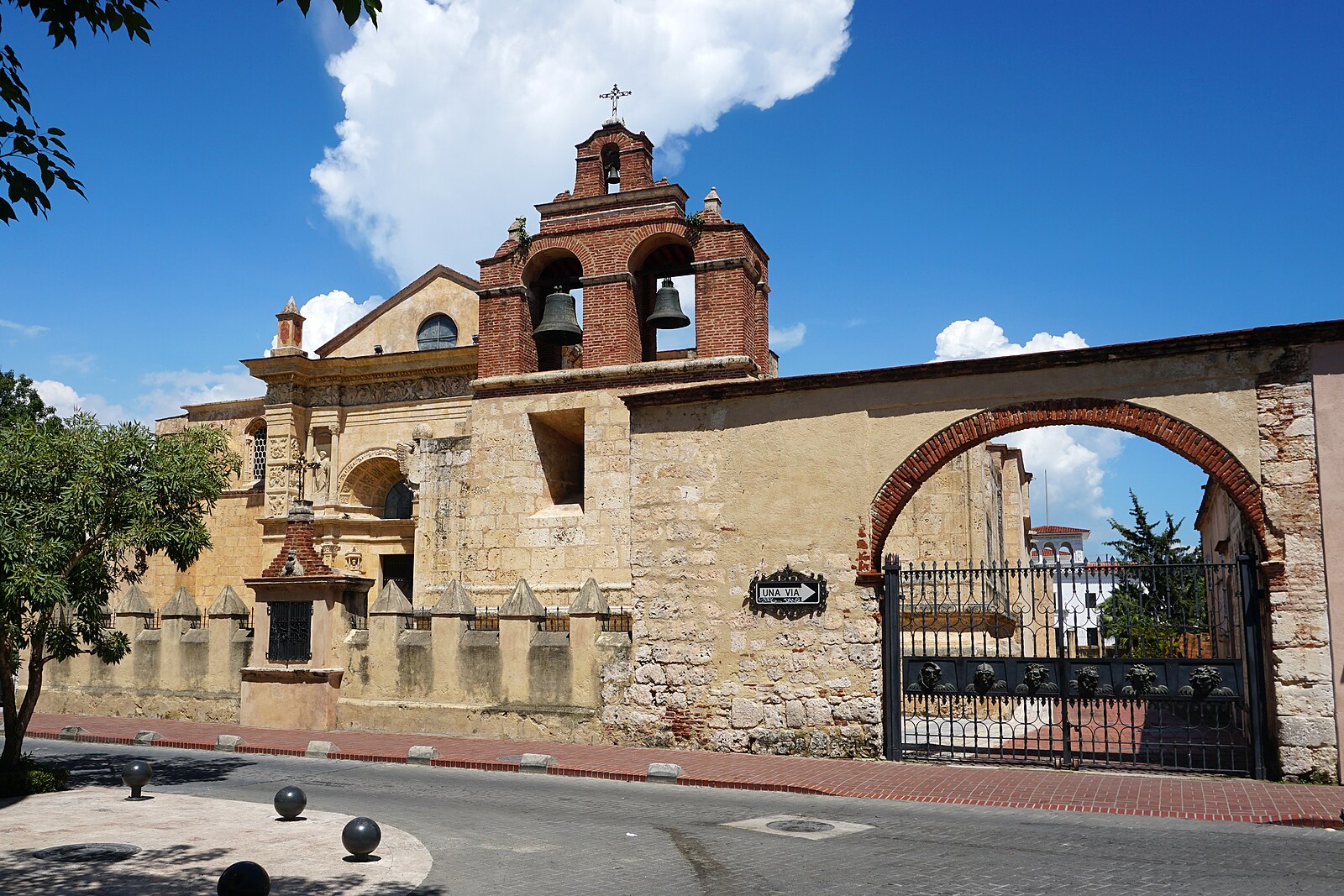 Dominican Republic power and religion: the Catedral Primada de América in colonial Santo Domingo