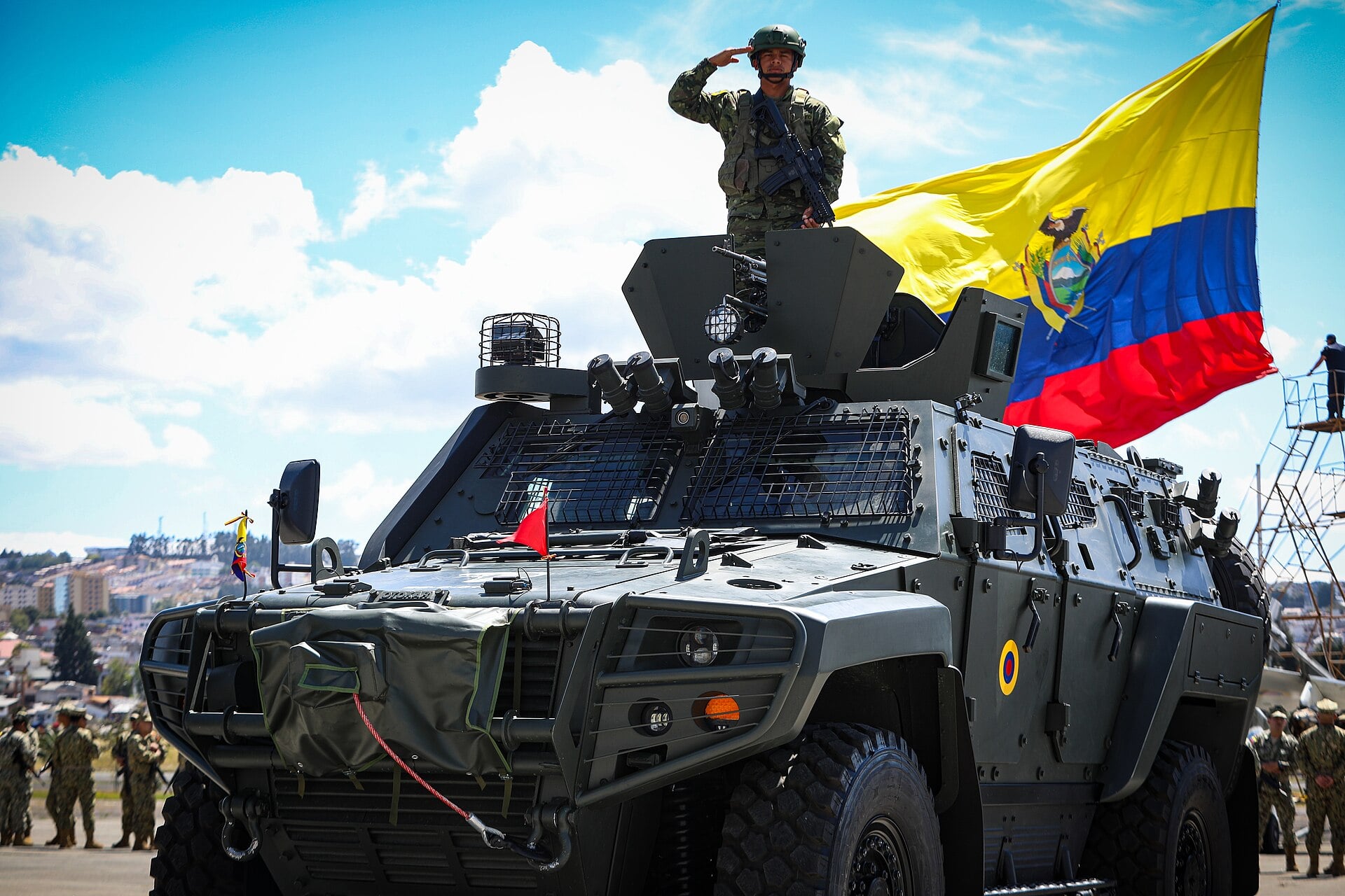 TV Says Ecuador Seized 100 Guns in Bunkers