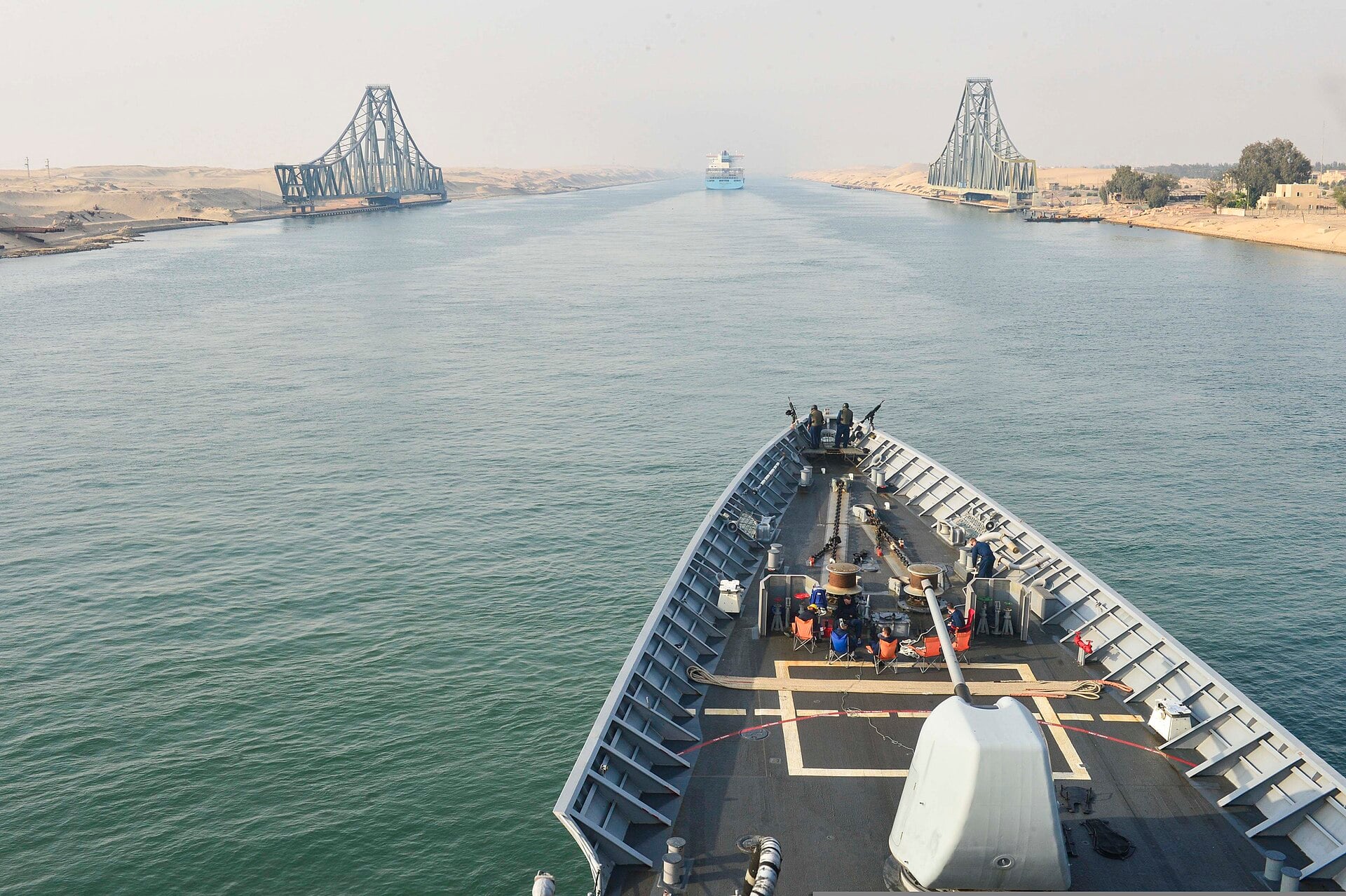 Egypt foreign powers: the US Navy cruiser USS Monterey in the Suez Canal