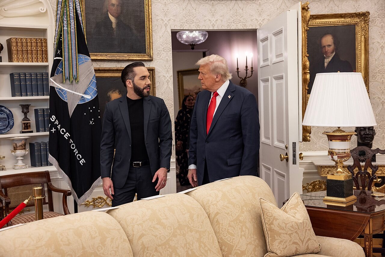 Nayib Bukele and Donald Trump stand in the Oval Office at the White House