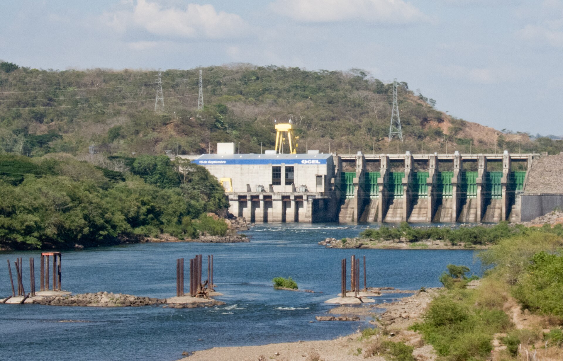 El Salvador shared rivers: the 15 de Septiembre dam on the Lempa River