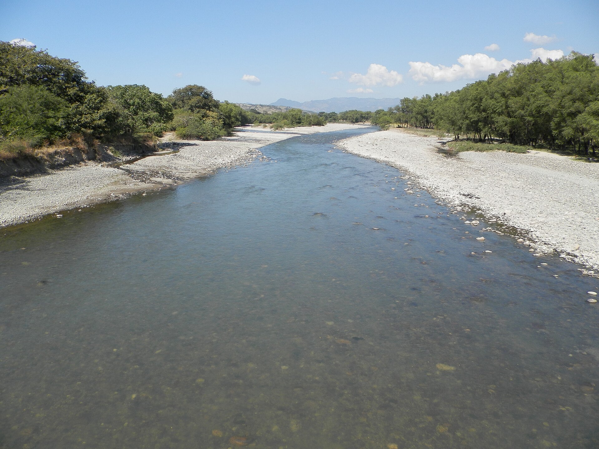 El Salvador neighbourhood: the Lempa River in El Salvador