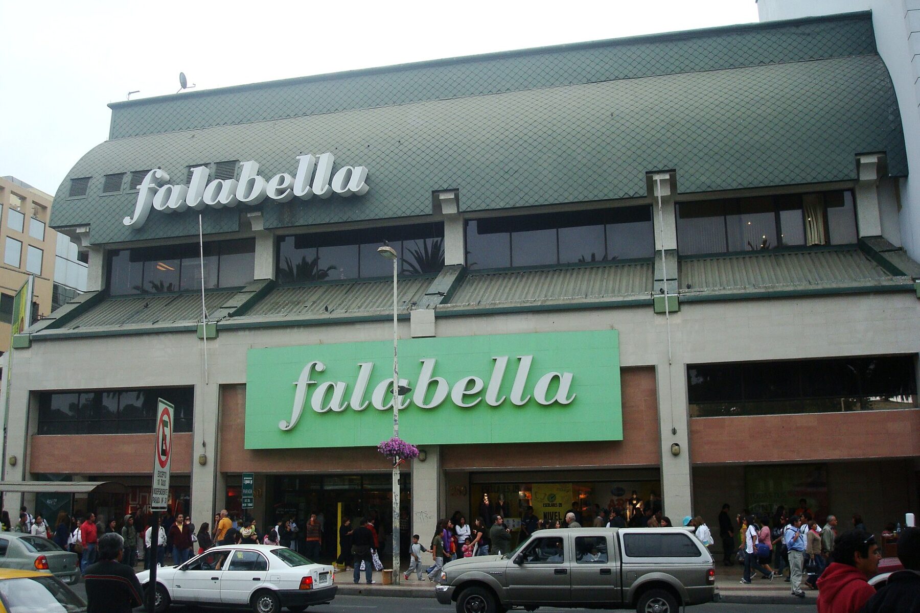 A Falabella department store with green and white facade and sign in Viña del Mar, Chile
