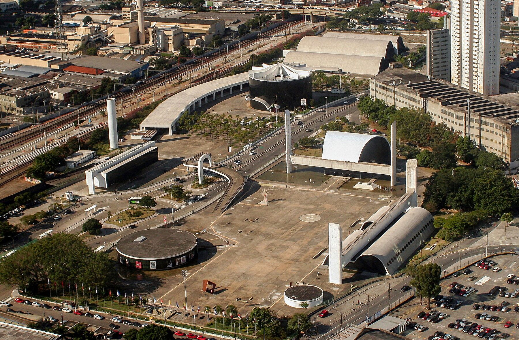 Aerial view of the Memorial da América Latina complex beside the rail lines in São Paulo's Barra Funda district
