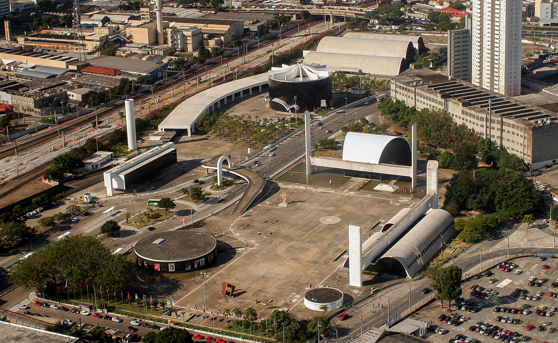 Aerial view of the Memorial da América Latina complex beside the rail lines in São Paulo's Barra Funda district