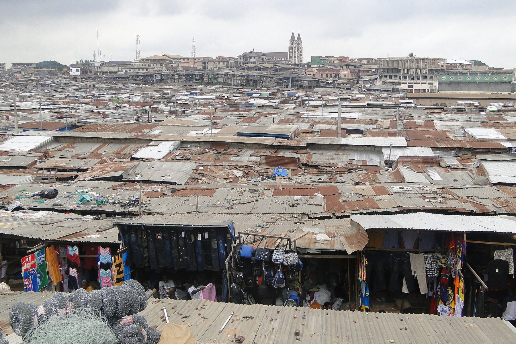 Ghana population: rooftops of Kejetia Market in Kumasi, Ashanti Region