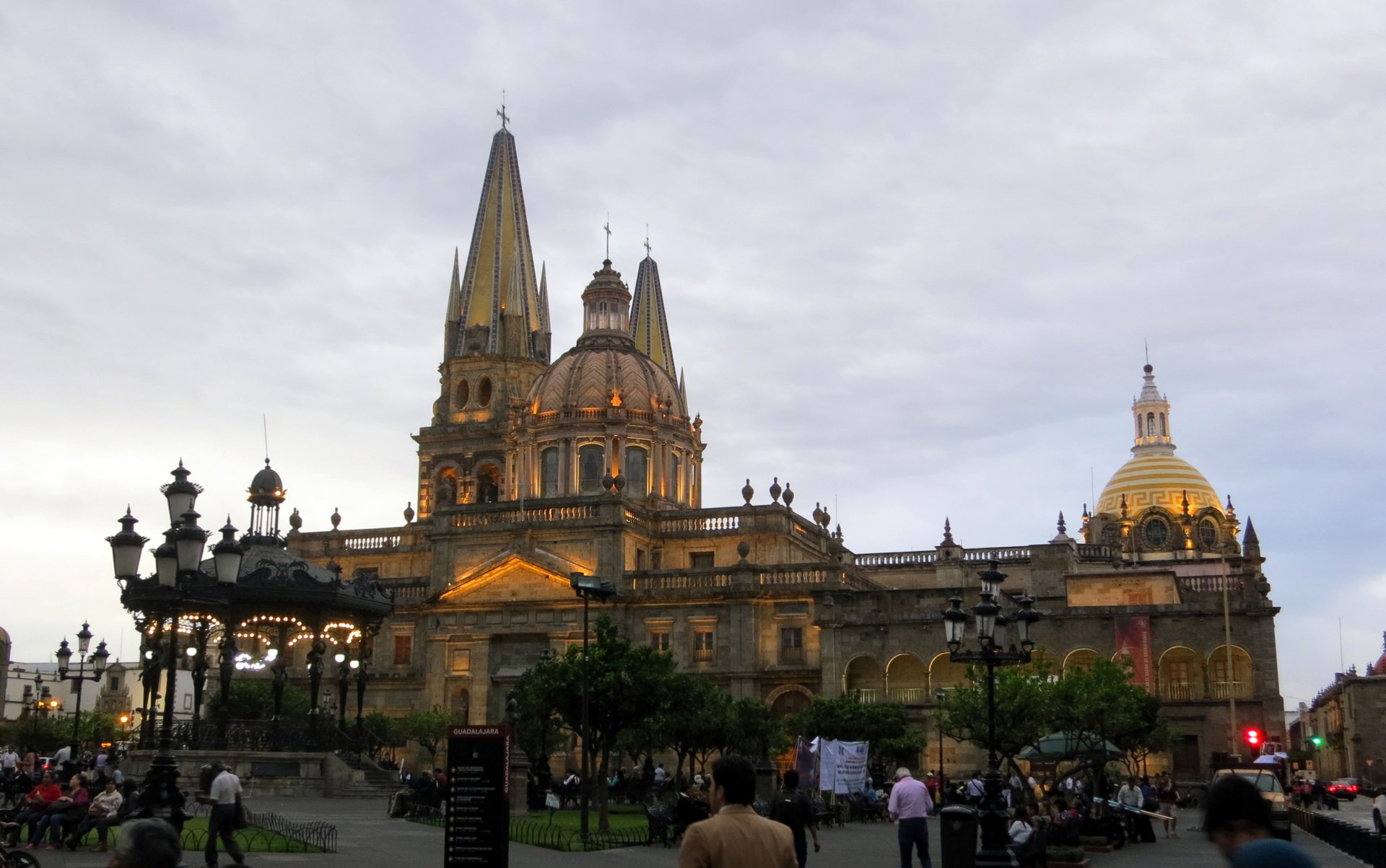 Guadalajara Cathedral and the Plaza de los Laureles bandstand at dusk