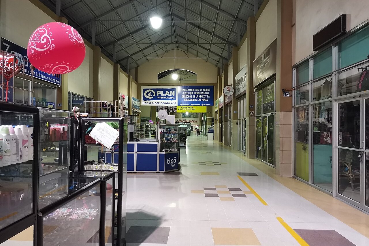 A corridor of shops inside the Gran Central Metropolitana bus terminal in San Pedro Sula, Honduras