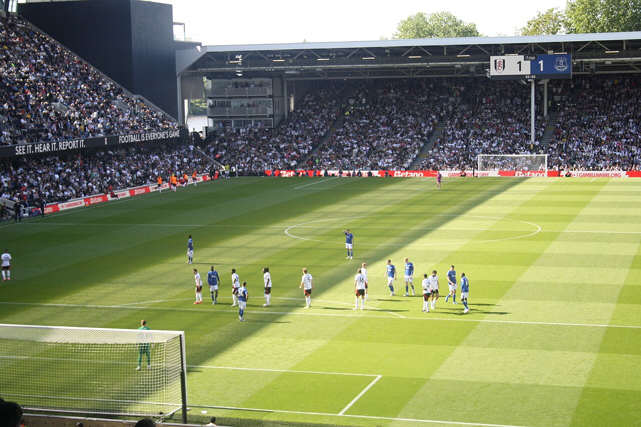 Everton players at Craven Cottage during a Premier League match against Fulham in May 2025