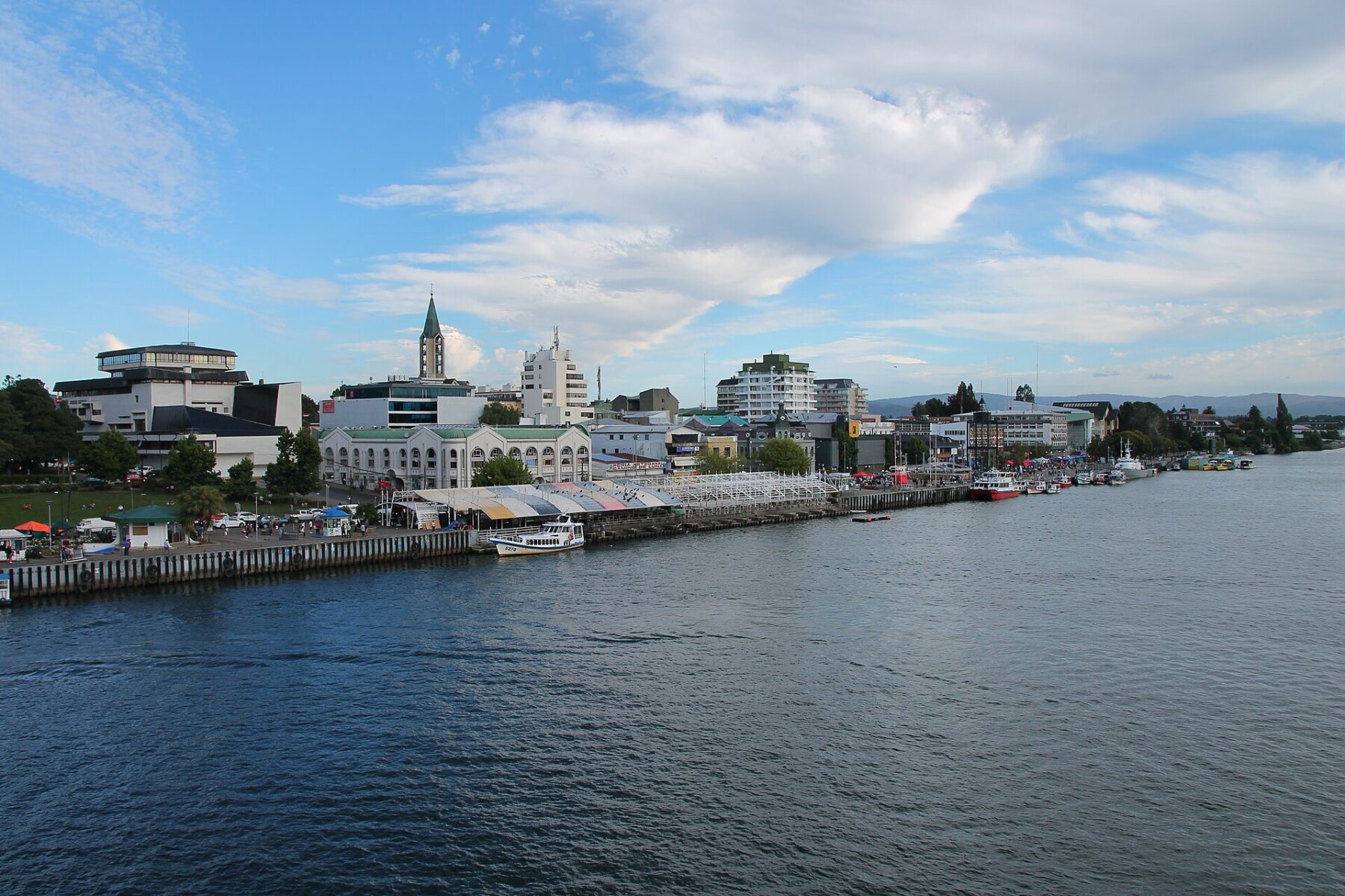 View of the Valdivia riverfront, Chile, seen from the Pedro de Valdivia Bridge, the city that hosts IRONMAN Valdivia on 29 November 2026
