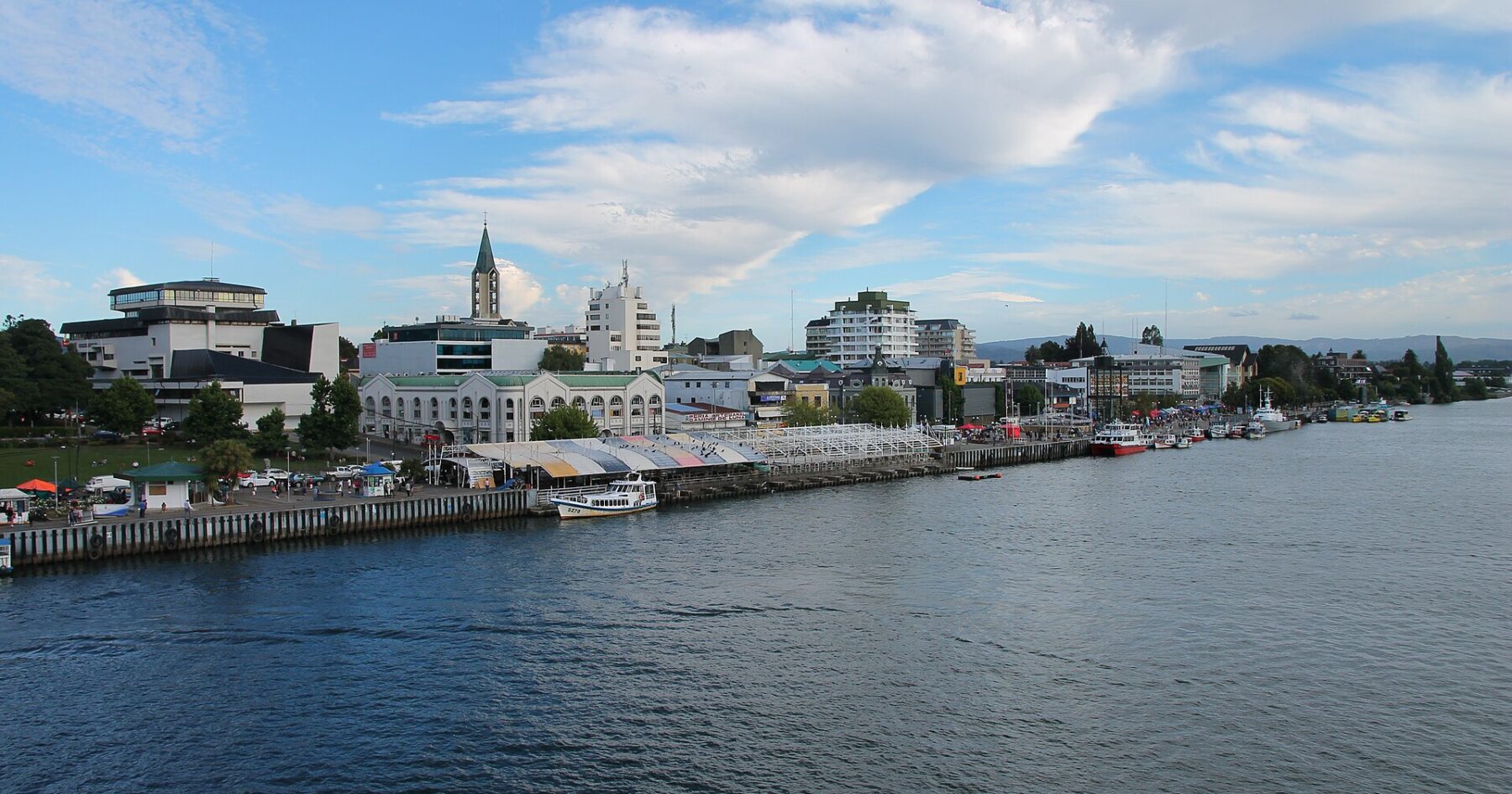 View of the Valdivia riverfront, Chile, seen from the Pedro de Valdivia Bridge, the city that hosts IRONMAN Valdivia on 29 November 2026